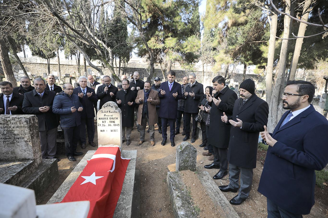 ​Antep savunmasının sembol isimlerinden Şehit Mehmet Kamil ve annesi dualarla anıldı